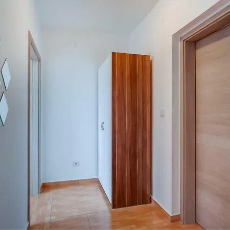 Senka Apartment *
